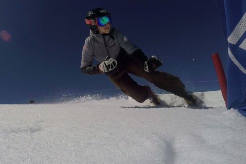 Sabine Frontside_Kessler Snowboards_Mountain Slope_Hardboots_Plattenbindung_Stelvio_Snowboard Race_Carving_World Cup